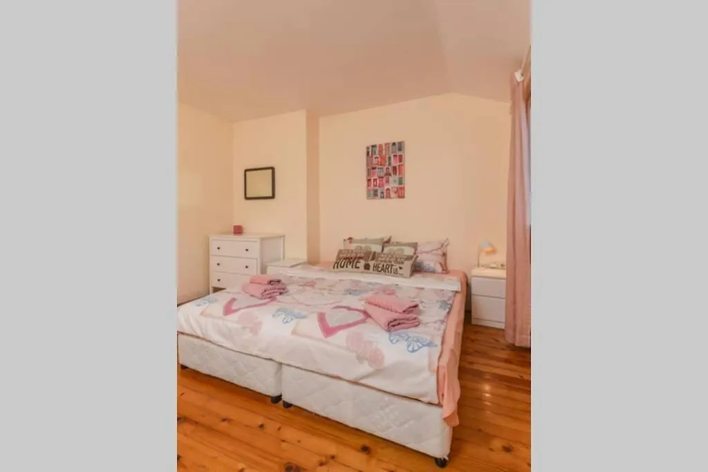Spacious And Cozy 3 Bedroom Apartment In Downtown Sofia