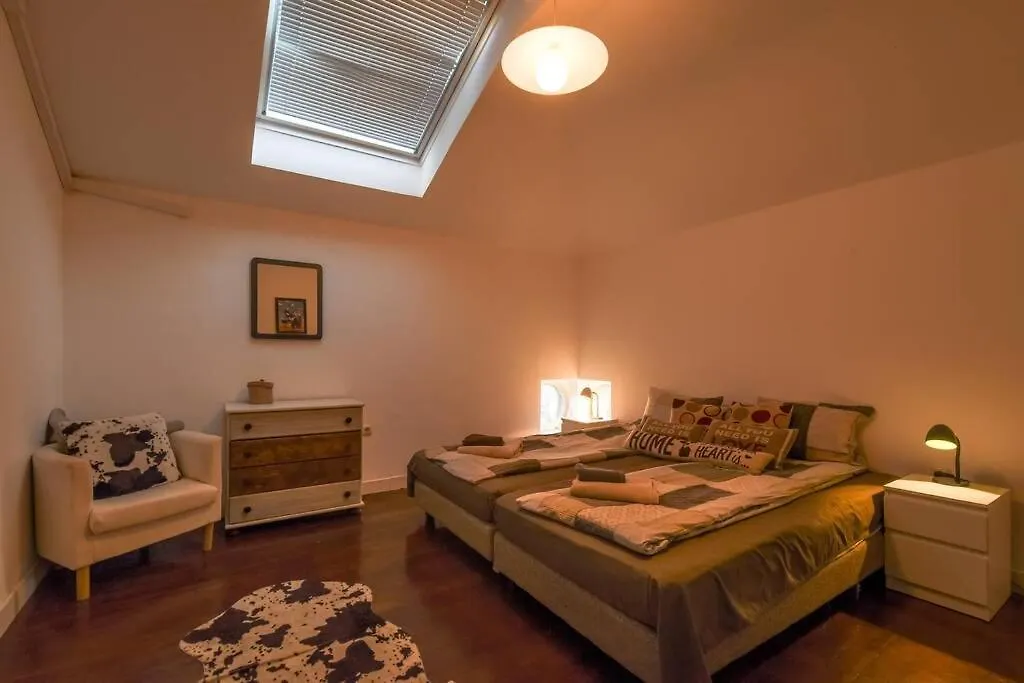 Spacious And Cozy 3 Bedroom Apartment In Downtown Sofia
