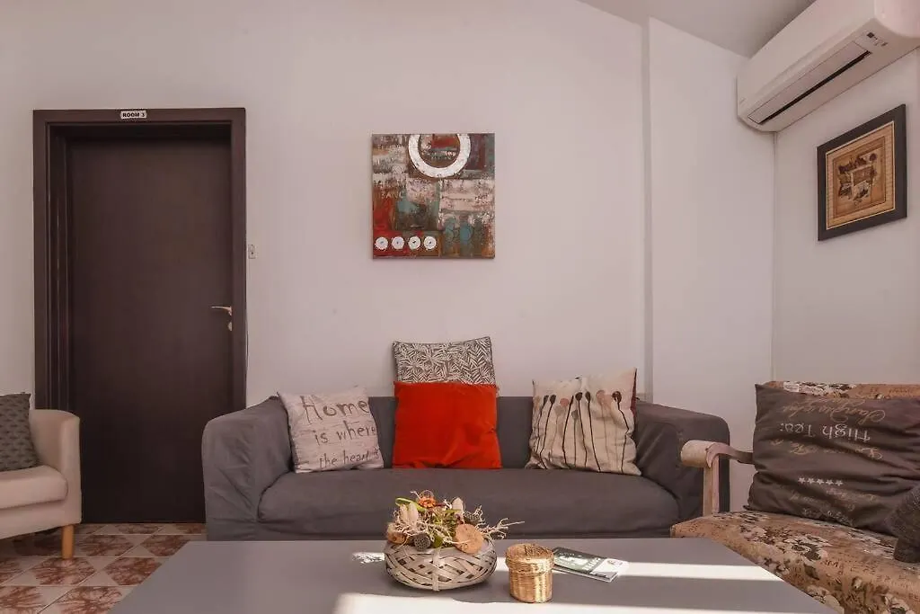 Spacious And Cozy 3 Bedroom Apartment In Downtown Sofia