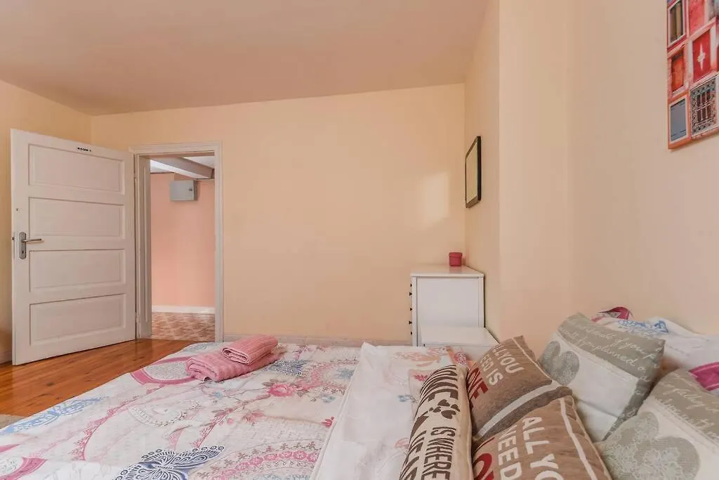 Spacious And Cozy 3 Bedroom Apartment In Downtown Sofia 0*,  Bulgaria